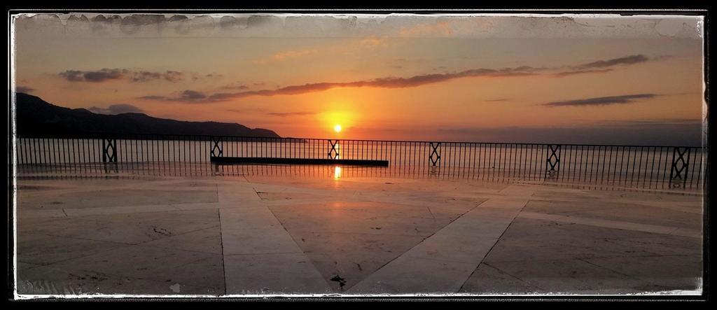 Hostal Andalucia Nerja Exteriör bild